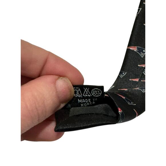 NFL New England Patriots Super Bowl XXXIX Champions 2005 Necktie Football - Picture 7 of 7